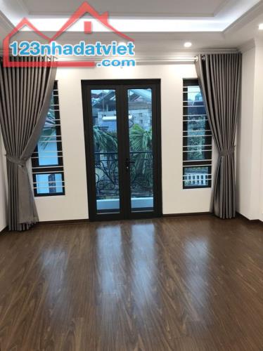 Bán nhà Lạc Long Quân – Quận Cầu Giấy – Ô tô vào nhà – 40m2 – 5 tầng chỉ 5,2 tỷ . - 1
