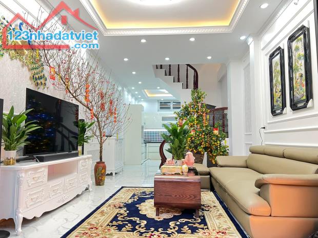 ⚜️ Bán nhà mặt phố Tôn Đức Thắng, Đống Đa, 80m2 2T MT 5m, Chỉ 19 Tỷ ⚜️