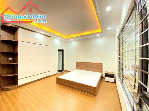 40m2 6 Tầng Mặt Tiền 4.5m Nhỉnh 5 Tỷ.  THỊNH QUANG – Đống Đa LH: 0912265058. - 3