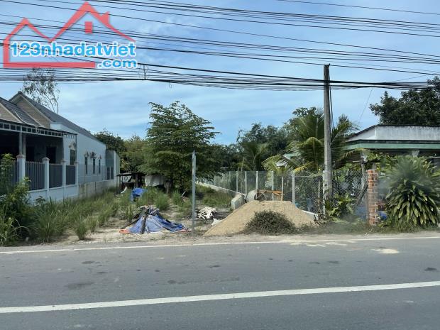 CHÍNH CHỦ TÔI BÁN 200M2 ĐẤT THỔ CƯ NGAY TT THỊ XÃ BÌNH LONG CẠNH CHỢ ỦY BAN GIÁ 180 TRIỆU