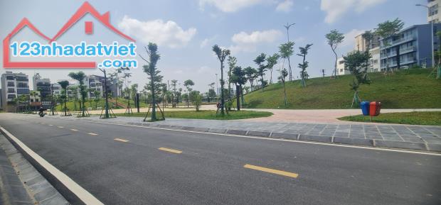 Ở Đẳng Cấp, View Công Viên, Nhà 2 Mặt Tiền, Vỉa Hè, Vị Trí có 1 0 2 khu phố Ngọc Thụy. - 1