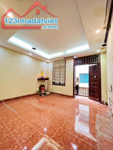 ⚜️ Bán nhà phân lô phố Cầu Giấy, 60m2 6T MT 4.5m, Chỉ 14.2 Tỷ ⚜️