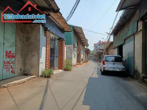 NHÀ ĐẸP GIÁ RẺ  CỰC KỲ CẦN BÁN 
diện tích 160 m mặt tiền 13 m giá chỉ 7 triệu 1 m 
Có - 1