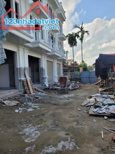 Bán nhà 3 tầng ở thôn Quỳnh Hoàng Nam Sơn An Dương,60 m2, 2 tỷ - 2