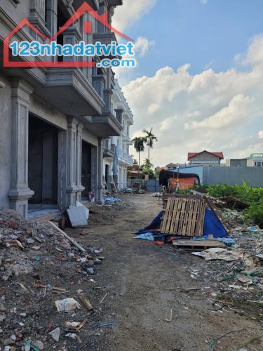 Bán nhà 3 tầng ở thôn Quỳnh Hoàng Nam Sơn An Dương,60 m2, 2 tỷ - 5