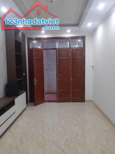 Bán nhà Kim Ngưu , 38m2x5T , 3,3 tỷ, , cách đường lớn 50m , kinh doanh dễ - 3