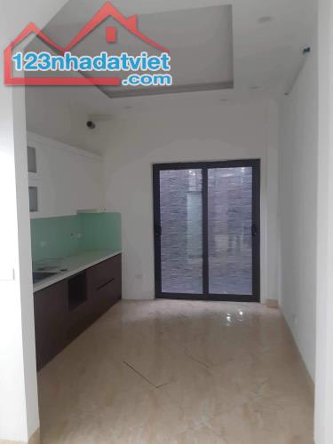 Bán nhà Kim Ngưu , 38m2x5T , 3,3 tỷ, , cách đường lớn 50m , kinh doanh dễ - 4