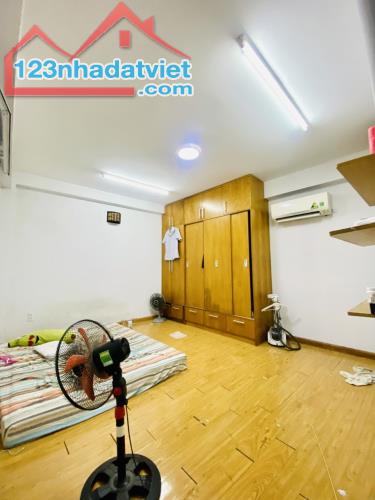 Bán nhà Cách Mạng Tháng Tám – 76m2-3 tầng -3 phòng ngủ - 2