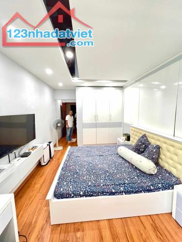 Bán nhà Nghĩa Đô  40m2 – 5 Tầng – Ô tô đỗ cửa – 14 tỷ . - 1