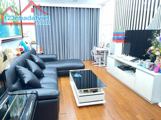 Bán nhà Nghĩa Đô  60m2 – 6 Tầng – Ô tô đỗ cửa – 10,2 tỷ . - 1