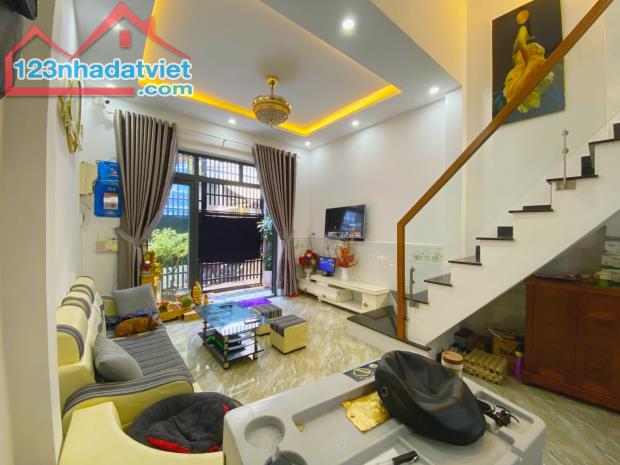 Q. Hải Châu, Gần Cầu Rồng - Sân Bay, DT 55m2, vào ở ngay, chỉ 2.8 tỷ (0935621182)