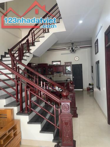 Bán nhà 5 tầng phố Chùa Láng Dt 40m2 Mt 4m Giá 4,9 tỷ Lh 0842851516 - 1