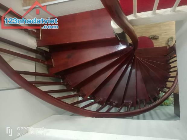 Bán nhà 5 tầng phố Chùa Láng Dt 40m2 Mt 4m Giá 4,9 tỷ Lh 0842851516 - 2