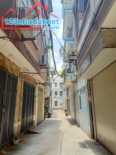 Bán nhà 5 tầng phố Nguyên Hồng Dt 45m2 Mt 4,5m Giá 6,5 tỷ Lh 0842851516 - 2