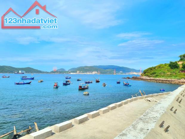 Bán đất cách biển Nha Trang hơn 100m. Diện tích lớn phù hợp xây dựng khách sạn, biệt thự,.