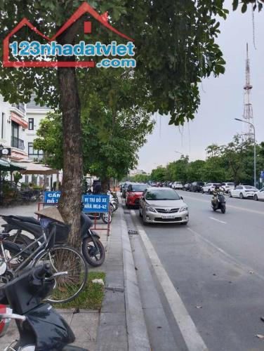 Giá Nào Cũng Bán, Bán Mặt Phố Lương THế Vinh, Đại Lộ Thăng Long: 100m2, MT 6m, 6 tầng.