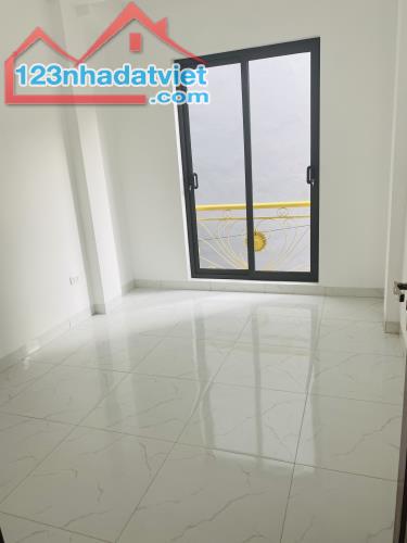 Bán nhà Đại Mỗ cạnh KĐT Vin Tây Mỗ, oto đỗ cửa 33m2*5T giá chỉ 5,7 tỷ! - 1