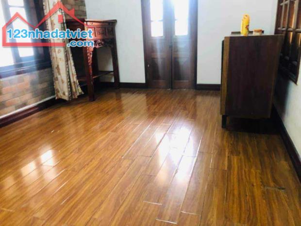 Nhà phân lô – Ô tô tránh – Hoàng Quốc Việt – 80m2 – Mặt tiền 8m – Giá chỉ 13,5 tỷ .