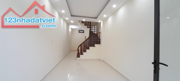 Bán nhà Vĩnh Hưng 34m2 x 2 tầng, 2PN, nhà mới koong - về ở ngay - thoáng mát - gần ôtô