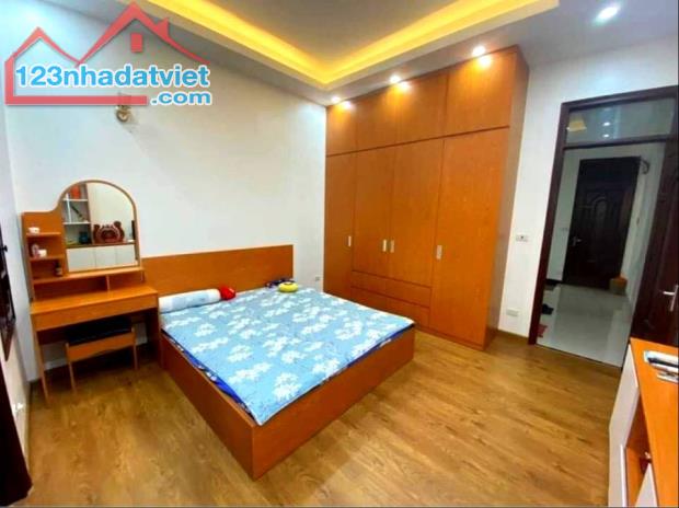 Bán nhà mặt phố Hà Trung, 41m2, 4 tầng, mặt tiền 4,3m Vị trí đắc địa giữa phố, Giá 22,7 tỷ - 2