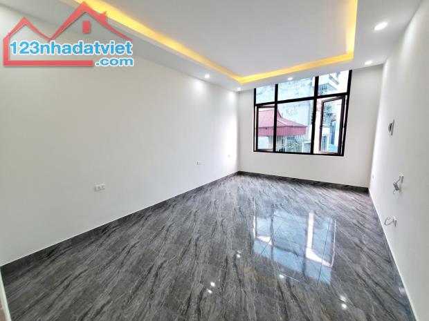 Chớp thời cơ NGAY , Bán nhà Trương Định , 40m2 , chỉ 3,3 tỷ , mặt tiền 4,2m, khu an ninh - 2
