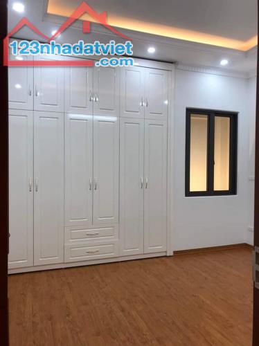 Bán nhà phố Lê Thanh Nghị Dt 40m2 x4 tầng Mt 4m Giá 4,5 tỷ Lh 0913518923 - 2