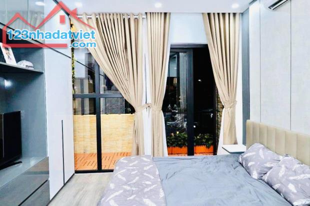Bán gấp nhà Cách Mạng Tháng 8. QUẬN 3.