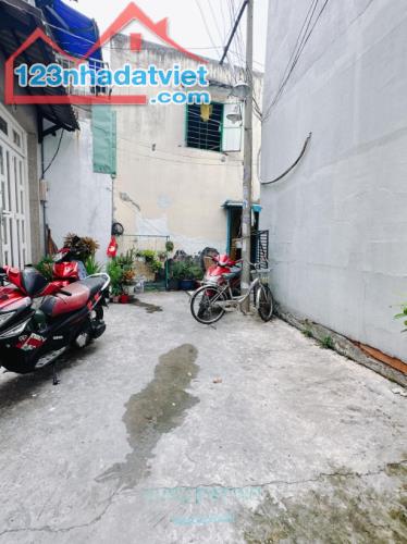 Chủ gửi bán gấp nhà Q.Tân Phú đường Lê Cảnh Tuân 2,5 tỷ /23m2 2 lầu sổ riêng - 2