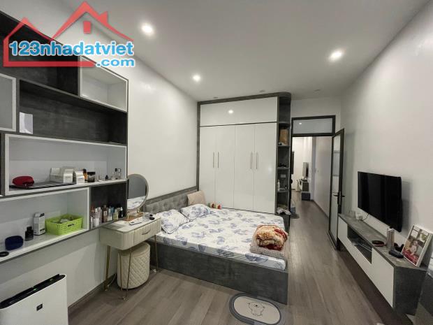 BÁN NHÀ 4T x 43m - Ô TÔ ĐỖ, NGÕ THÔNG, HÀNG XÓM BIỆT THỰ - TẶNG FULL NỘI THẤT