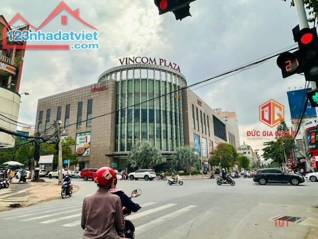 Nhà bán đường Phạm Văn Thuận, phường Tam Hiệp 200m2 ngang 7m gần Bitis; giá 32 tỷ.