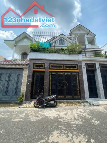 Bán nhà 1T1L 120m2, SHR thổ cư 100%,đường ô tô, ngay cư xá Công An KP2 ( P. Tân Hiệp )