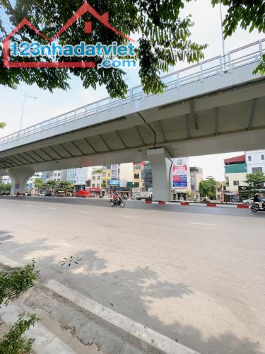 Bán nhà mặt phố Minh Khai vỉ hè rộng kinh doanh văn phòng DT 66 m2 giá 22 tỷ