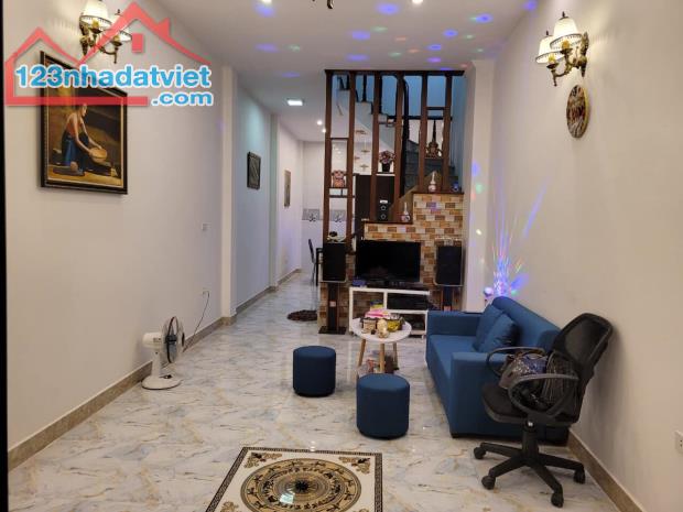 Bán nhà Đại Mỗ,Từ Liêm,ngõ nông thẳng tắp,3 bước ra oto,dân xây,gần Aeon Mail, 32m*4T*5.tỷ - 1