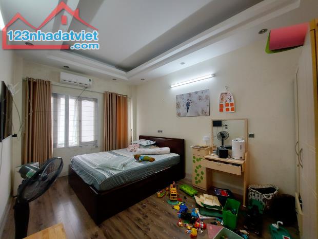 Bán nhà Đại Mỗ,Từ Liêm,ngõ nông thẳng tắp,3 bước ra oto,dân xây,gần Aeon Mail, 32m*4T*5.tỷ - 2