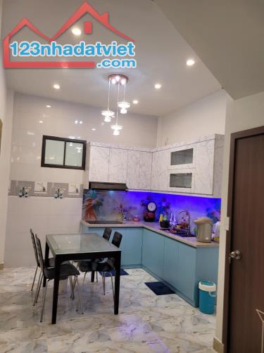 Bán nhà Đại Mỗ,Từ Liêm,ngõ nông thẳng tắp,3 bước ra oto,dân xây,gần Aeon Mail, 32m*4T*5.tỷ - 3