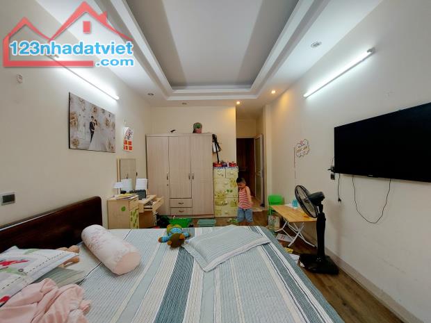 Bán nhà Đại Mỗ,Từ Liêm,ngõ nông thẳng tắp,3 bước ra oto,dân xây,gần Aeon Mail, 32m*4T*5.tỷ - 4