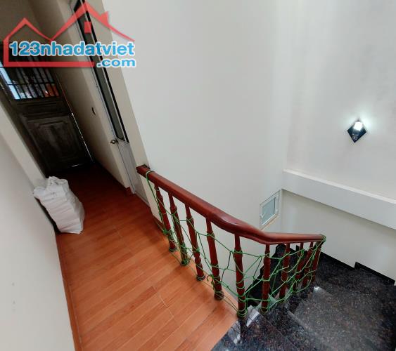Bán nhà Đại Mỗ,Từ Liêm,ngõ nông thẳng tắp,3 bước ra oto,dân xây,gần Aeon Mail, 32m*4T*5.tỷ - 5