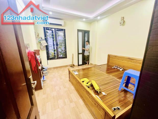 Ngộp nặng bán gấp nhà 5 tầng x 39m, tự xây còn mới, ngõ rộng thoáng, sổ nở hậu
