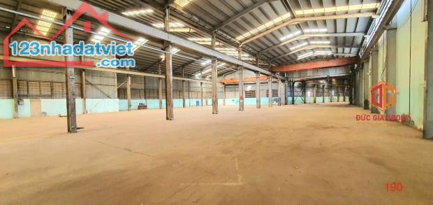 Bán nhà xưởng 4000m2 mặt tiền Xa lộ Hà Nội cho thuê được 200 triệu/tháng giá 190 tỷ