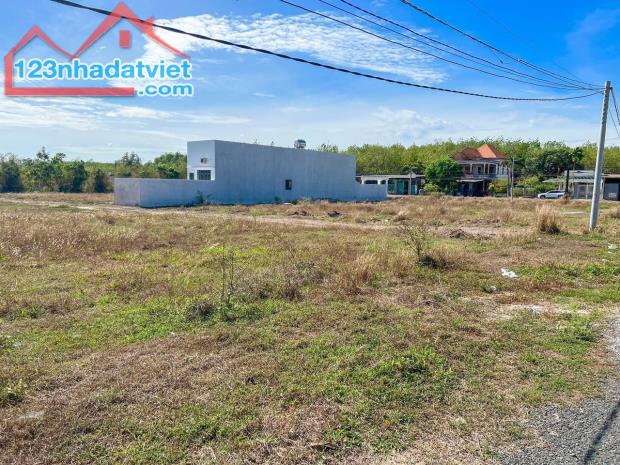 BÁN LÔ ĐẤT 199,8M2 NGAY CHỢ CÁCH QL13 4 PHÚT DÂN ĐÔNG MT 12M GIÁ 350TR