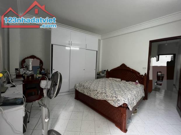 Bán gấp nhà 60m x 4 tầng mới đẹp - tự xây chắc chắn - 3 mặt thoáng - ngõ 276 Đại Từ - 3
