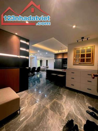 TOÀ 6 TẦNG, VIEWS Hồ Tây, MẶT PHỐ Trích Sài. MB 115M². Chào 77 tỷ - 2