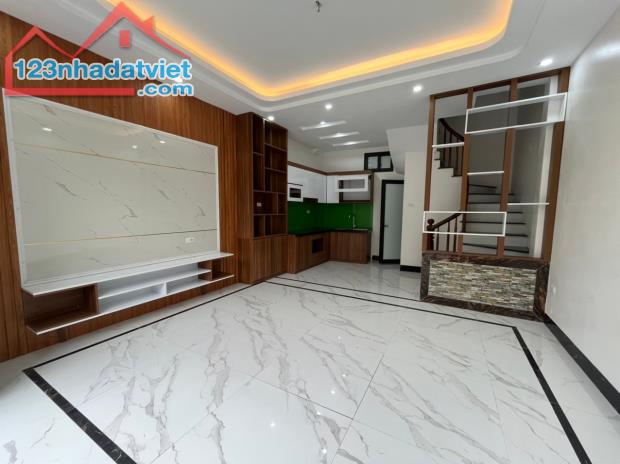 Bán Nhà Ngã Tữ Canh MT 3,8 m 5Tầng xây mới Thoáng sáng Ô tô đỗ gần Giá 3,8tỷ
