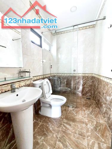 Bán nhà Đặng Văn Bi - 5.5x12m, 2 tầng đẹp, HXH 6m thông - Chỉ 5.3 tỷ - 2