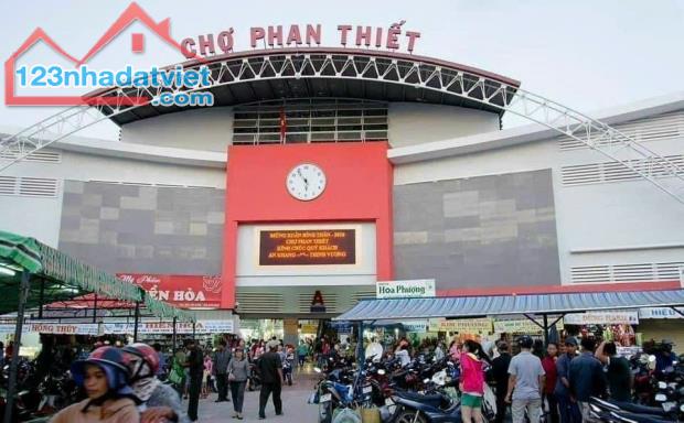 Cần bán kios căn góc 2 mặt tiền đường lớn ngay Chợ lớn Phan Thiết