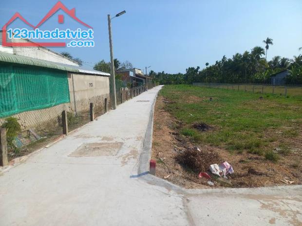 Đất thổ cư cách quảng trường MỸ THO 1km - 2