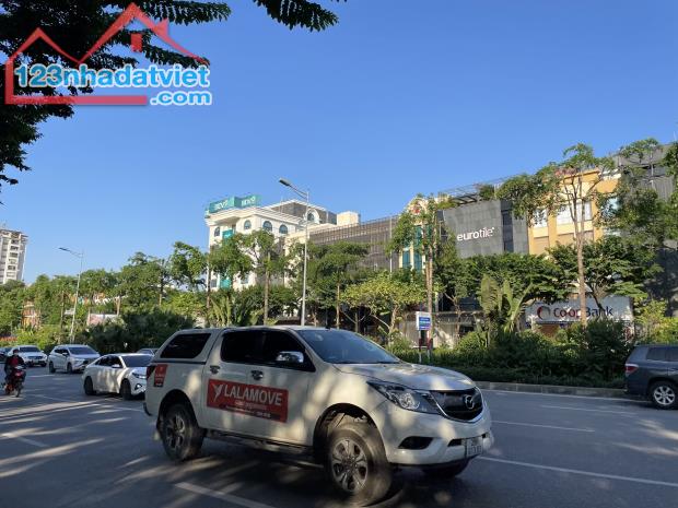 Bán nhà mặt phố Võ Chí Công, Xuân La, Tây Hồ, Lô góc, 3 mặt thoáng, 530m2, giá chỉ 160 tỷ