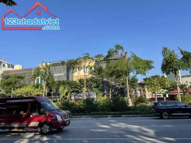 Cần Bán rẻ nhà mặt phố Võ Chí Công, Tây Hồ, Lô góc 3 mặt thoáng, 530m2, giá chỉ 160 tỷ