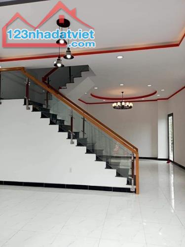 Nhà 2 mặt tiền 1 lầu trệt 2 ,5tỷ/60m2 - 1