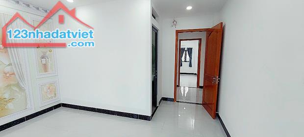 Bán nhà đường số 18B Lê Văn Quới 71m² ( 4.5 x 17 ) 5 Tầng BTCT 4PN - 5